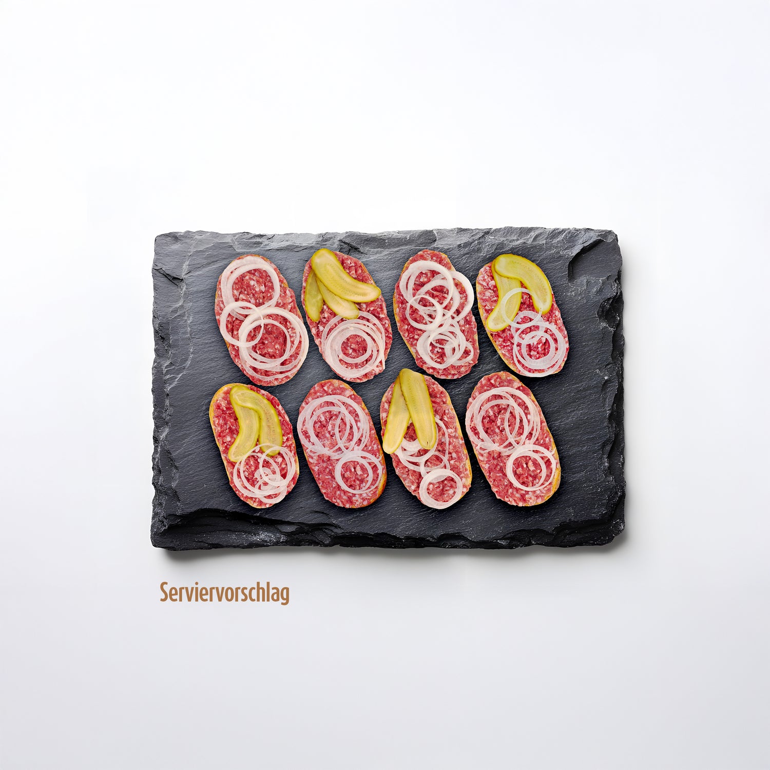 Acht leckere mit Mett belegte Brötchen von mischau